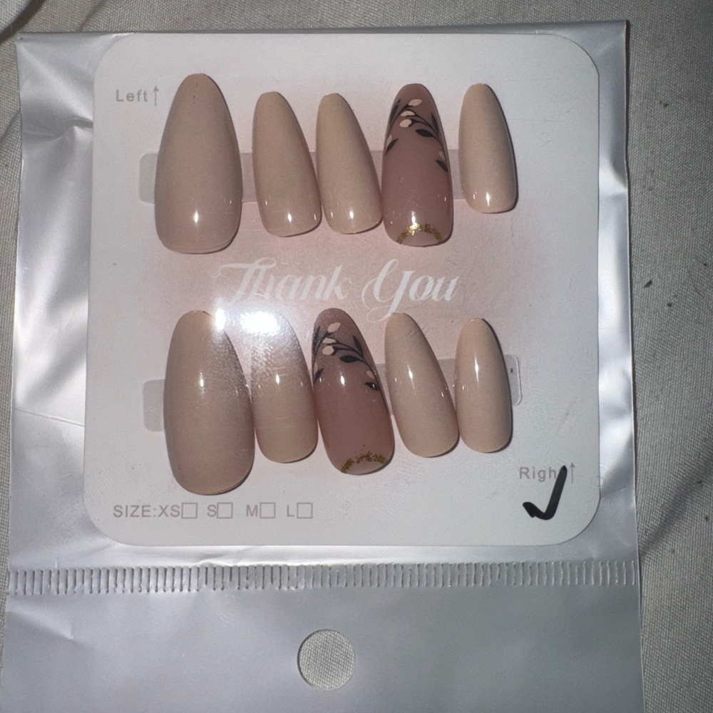 Press on nails nude flowers size small